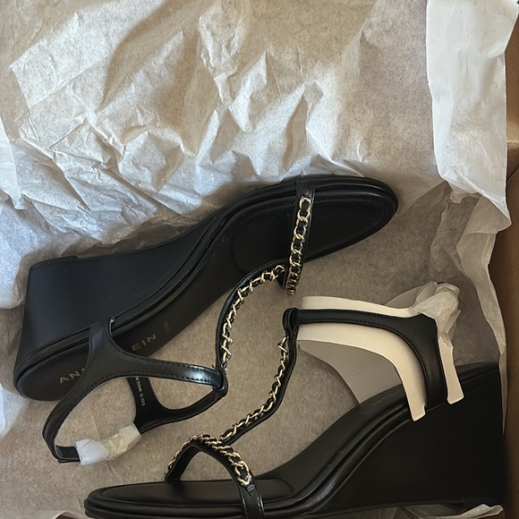 NEW [Anne Klein] Sloan Chain Wedge Padded Heel Sandals Black/Gold Women’s Sz 10 - Picture 11 of 12